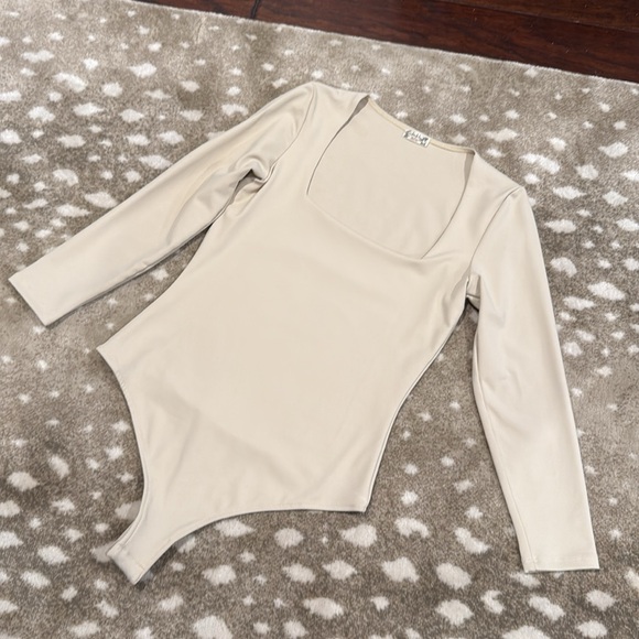 Elegant Cream Long Sleeve Top - Picture 7 of 13